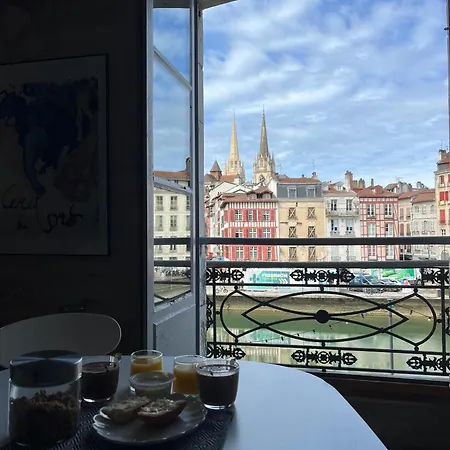 Centre Grand Sur Les Quais 아파트